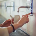 Подача лечебной минеральной воды из бювета санатория «Карпаты» в Трускавце