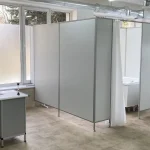 Процедурна кімната санаторію Кристал у Трускавці з лікарем та кабінами для процедур