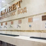 Бювет минеральных вод в санатории «Лесная Песня» в Трускавце с разными источниками
