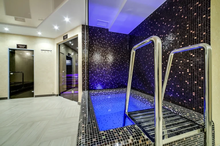 Бассейн, римская парная и финская сауна в SPA-центре «Лесная Песня» в Трускавце