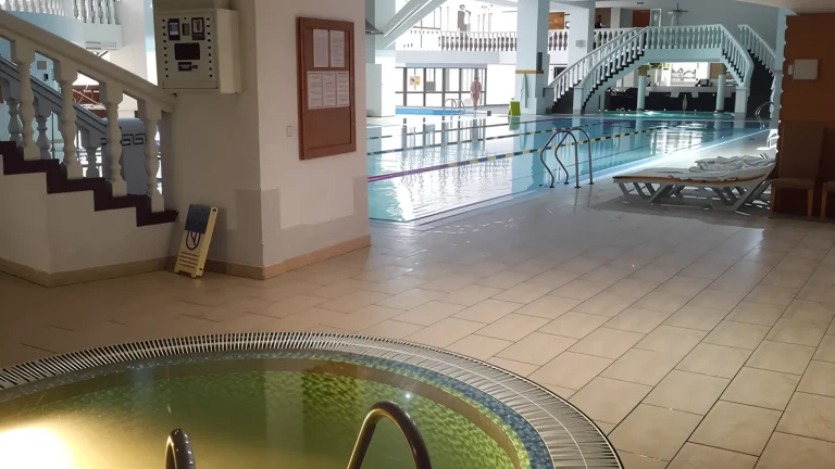 SPA-зона с бассейном и джакузи в санатории «Женева» в Трускавце