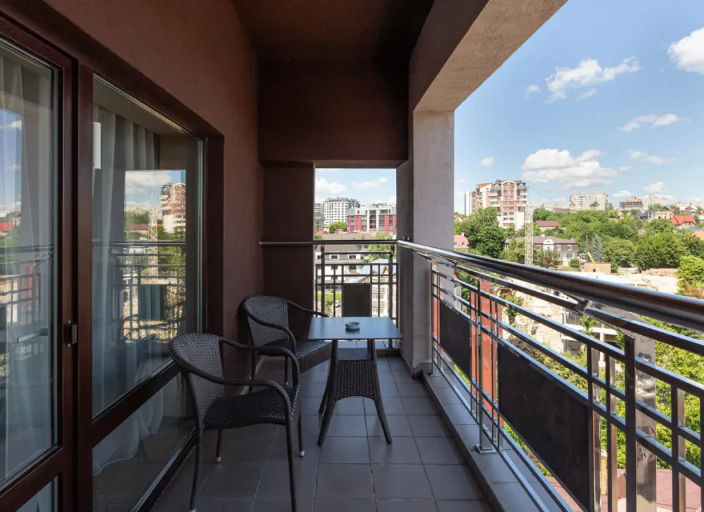 Балкон номера Люкс у санаторії «Mirotel Resort & SPA» в Трускавці