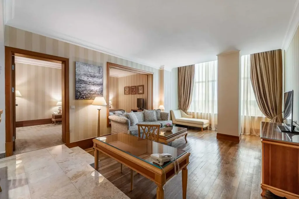 Загальний вигляд номера ПівЛюкс у санаторії «Rixos-Прикарпаття» в Трускавці