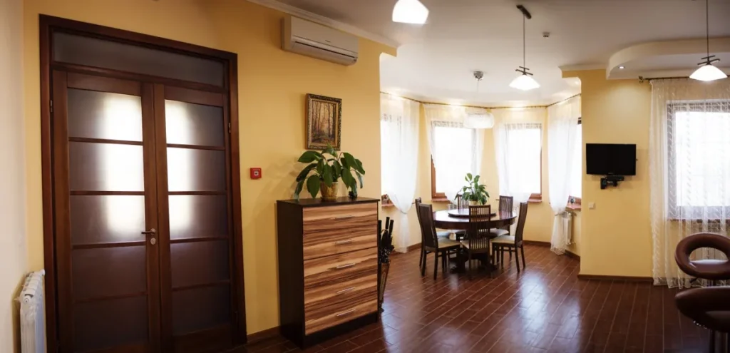 Вітальня номера Котедж у санаторії «Шахтар» в Трускавці