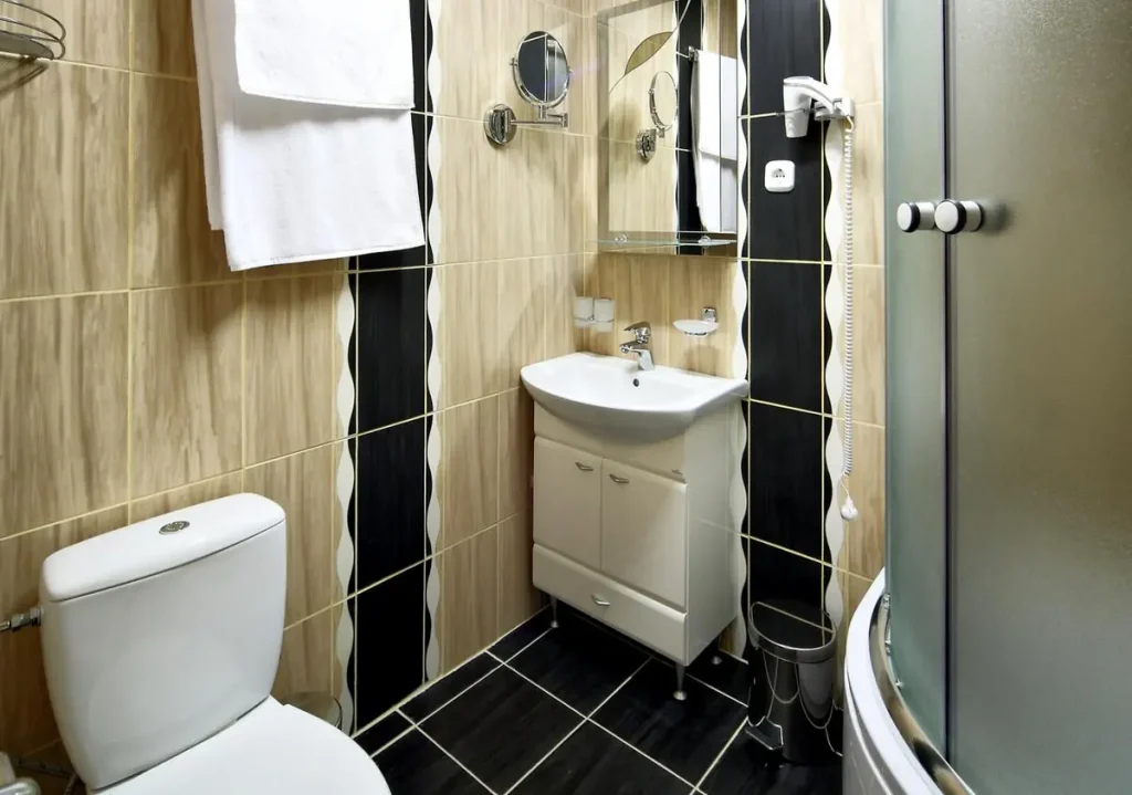 Ванна кімната номера Comfort apart у санаторії «Шале-Грааль» в Трускавці