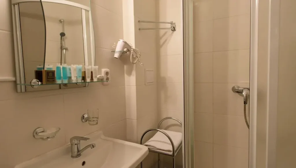 Ванна кімната номера Comfort apart у санаторії «Шале-Грааль» в Трускавці