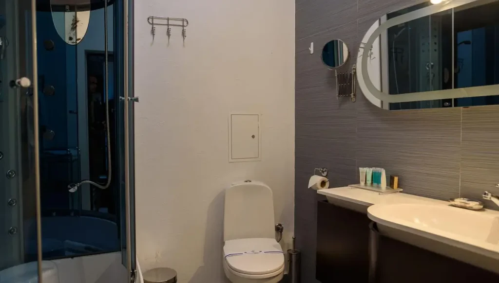 Ванна кімната номера Comfort apart у санаторії «Шале-Грааль» в Трускавці