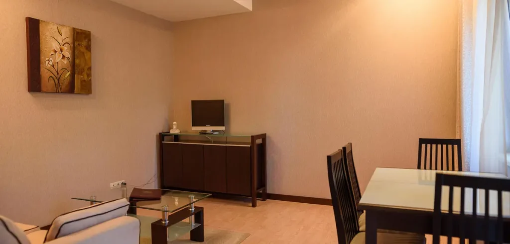 Вітальня номера Junior suite apart у санаторії «Шале-Грааль» в Трускавці
