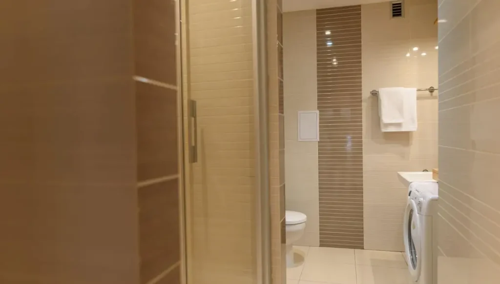 Ванна кімната номера Junior suite apart у санаторії «Шале-Грааль» в Трускавці