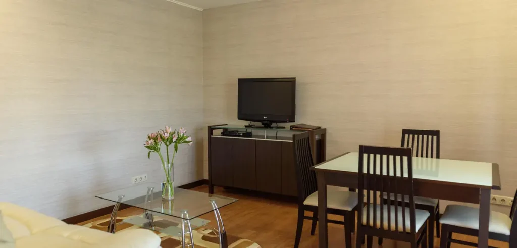 Вітальня номера Junior suite apart у санаторії «Шале-Грааль» в Трускавці