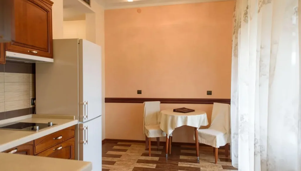Кухня номера Junior suite apart у санаторії «Шале-Грааль» в Трускавці