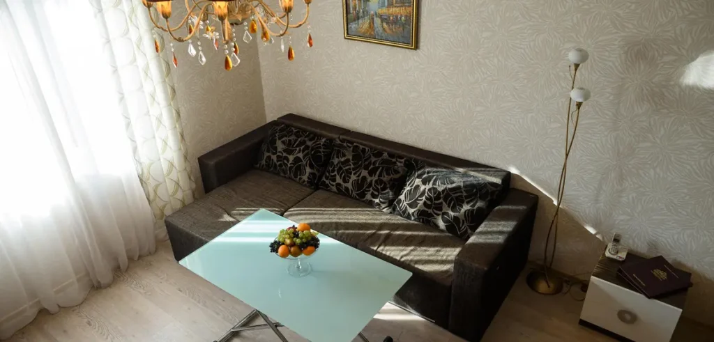 Вітальня номера Queen suite apart у санаторії «Шале-Грааль» в Трускавці