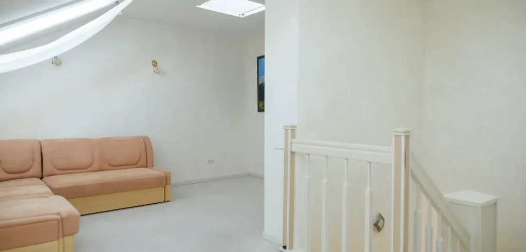 Вітальня номера Queen suite apart у санаторії «Шале-Грааль» в Трускавці