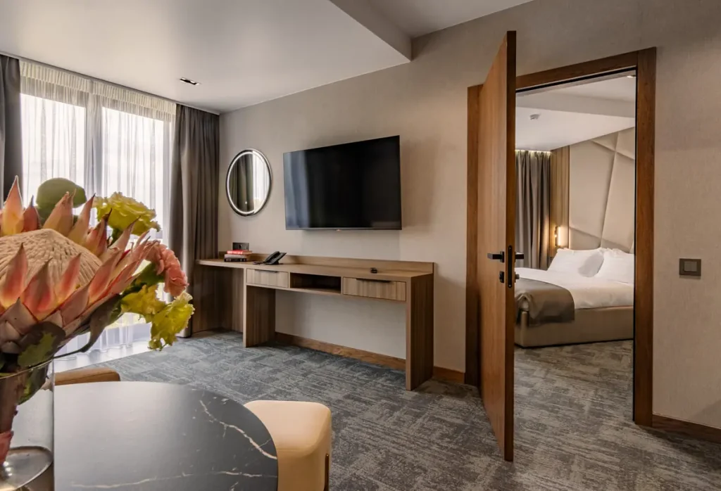 Загальний вигляд номера Люкс у готелі «Silver Apart Hotel» в Трускавці