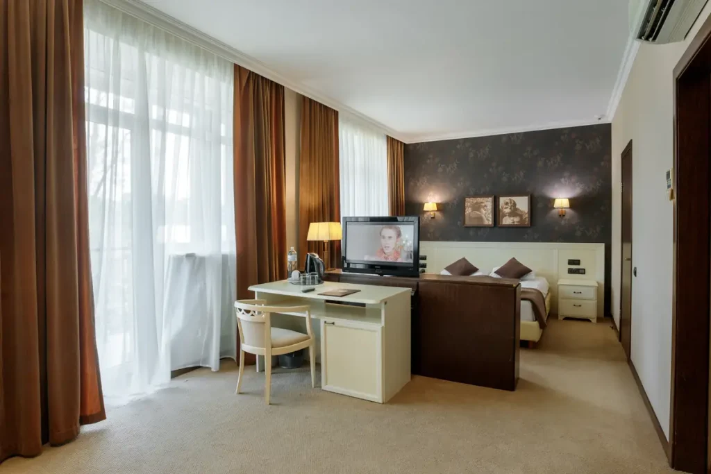 Загальний вигляд номера ПівЛюкс - Junior Suite на віллі «Христина» в Трускавці