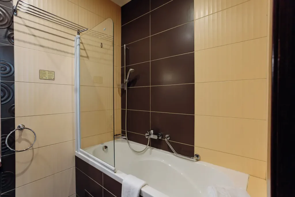 Ванна кімната номера ПівЛюкс - Junior Suite на віллі «Христина» в Трускавці
