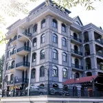 Апарт-готель Кардинал у Трускавці, сучасна архітектура і навколишня зелень