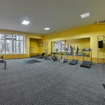 Спортзал з тренажерами у санаторії Дніпро-Бескид у Трускавці
