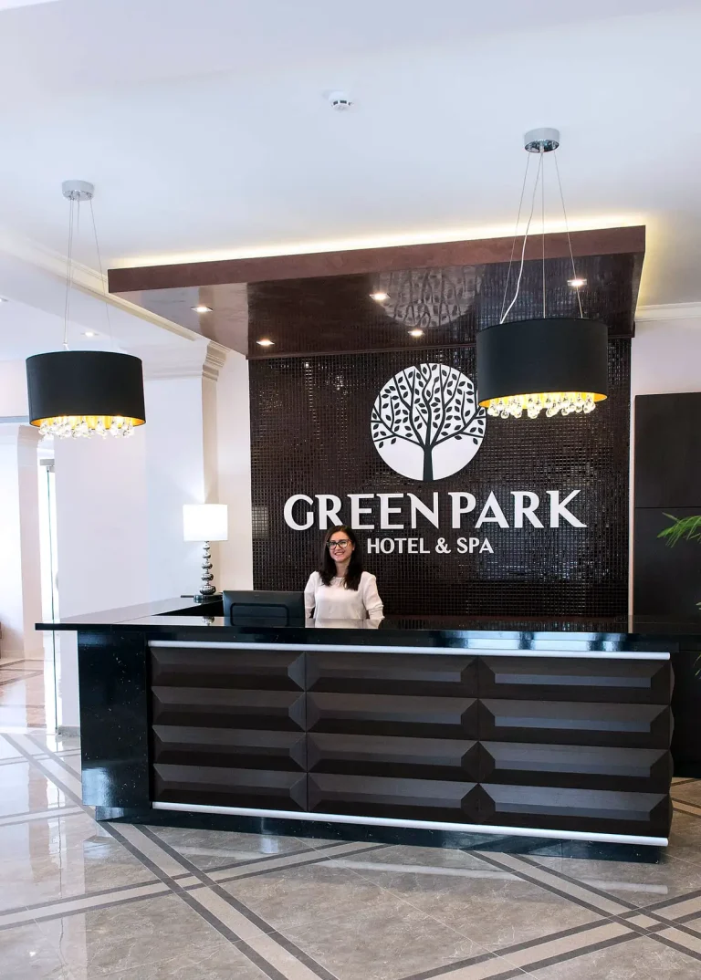 Стійка адміністратора Готелю «Green Park» у Трускавці