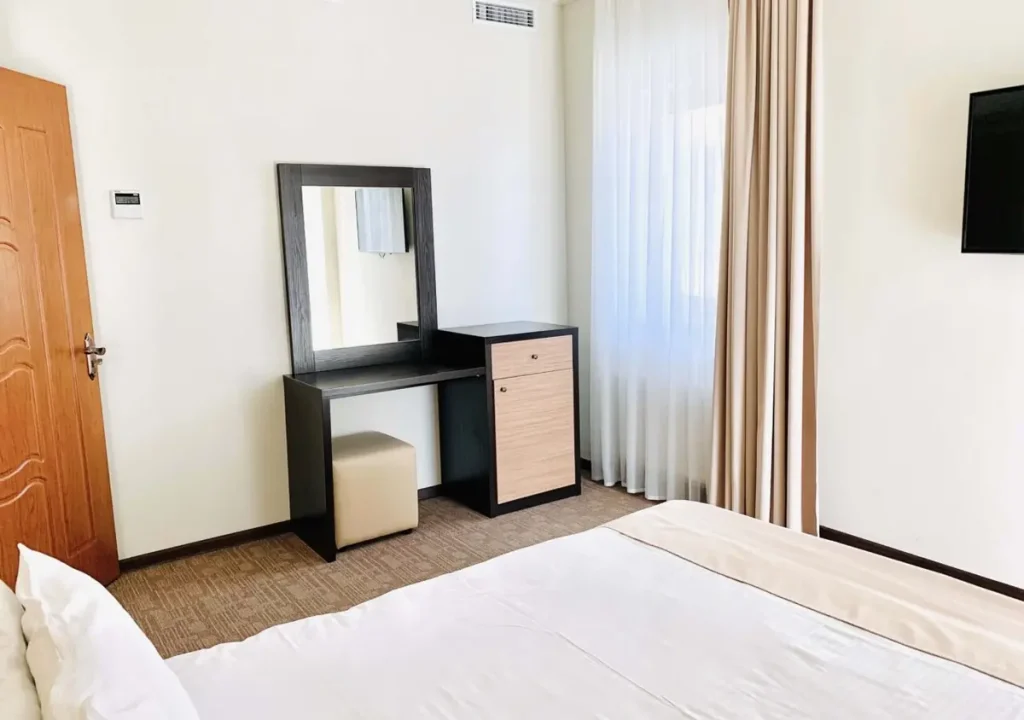 Спальня номера ПівЛюкс у готелі «Green Park Hotel & SPA» в Трускавці