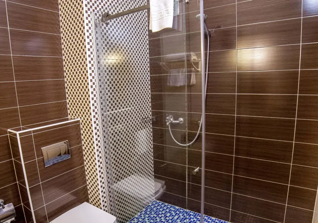 Ванна кімната номера ПівЛюкс у готелі «Green Park Hotel & SPA» в Трускавці