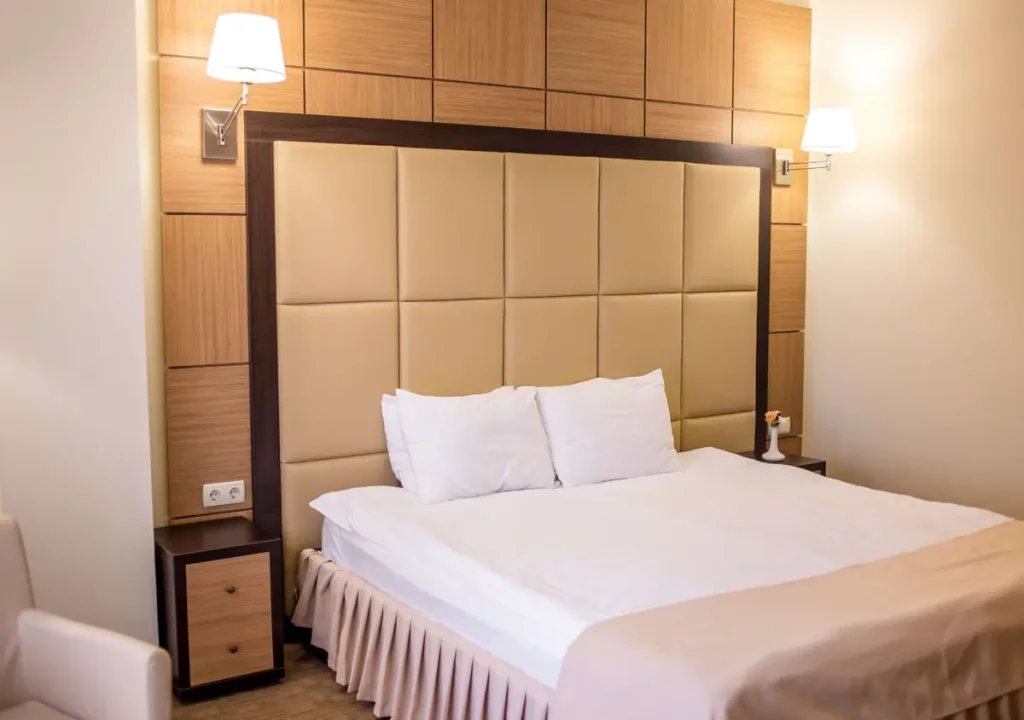 Спальня номера Стандарт у готелі «Green Park Hotel & SPA» в Трускавці