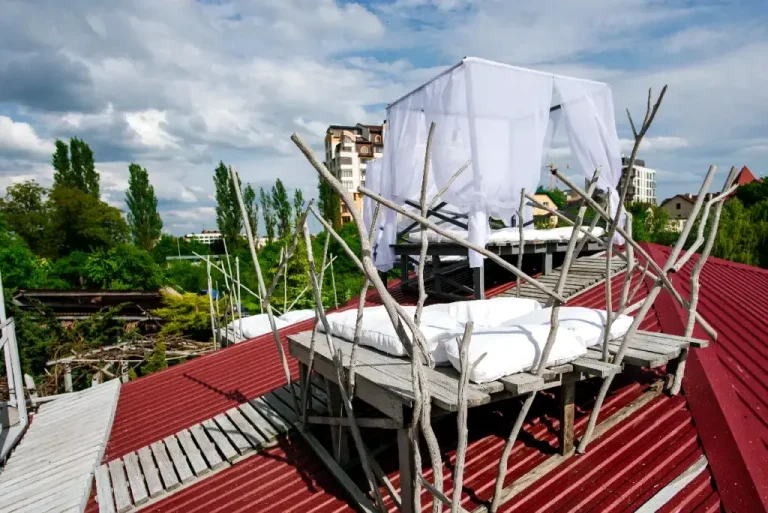Дах вілли Хижина SPA з унікальною дерев’яною платформою і ліжком на відкритому повітрі у Трускавці