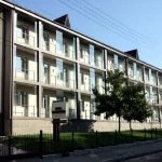 Вілла Христина у Трускавці з фасадом та балконами на трьох поверхах