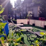 Тераса з лежаками та басейном біля Вілли Христина у Трускавці
