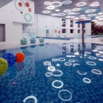 Дитячий басейн з гіркою і кульками в Mirotel Resort & SPA у Трускавці