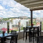 Відкритий балкон Mirotel Resort & SPA з видом на Трускавець