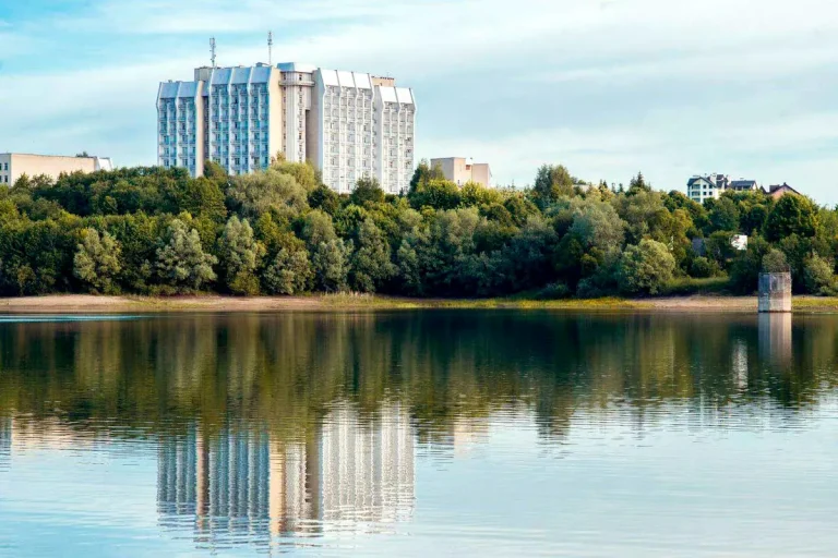 Курортный комплекс Rixos-Prykarpattya в Трускавце на берегу озера
