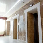 Коридор с двумя лифтами в курортном комплексе Rixos-Prykarpattya в Трускавце