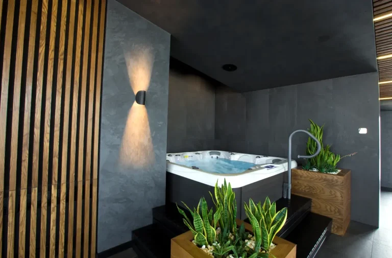 Гідромасажне джакузі в сучасній SPA-зоні готелю Раймонд у Трускавці