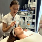 Апаратна косметологічна процедура у спа-центрі готелю Раймонд у Трускавці