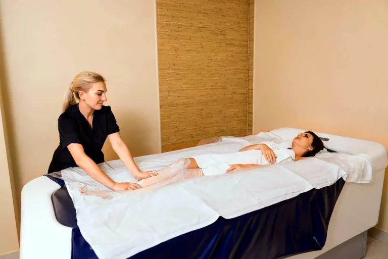 Масаж ніг у SPA курортного комплексу Ріксос-Прикарпаття у Трускавці