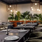Інтер’єр ресторану Silver Apart Hotel з сучасним дизайном і рослинами у Трускавці