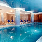 Критий басейн і зона відпочинку у SPA готелю «Свитязь» у Трускавці