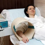 Фізіотерапевтична процедура в готелі Свитязь у Трускавці з пацієнткою у халаті